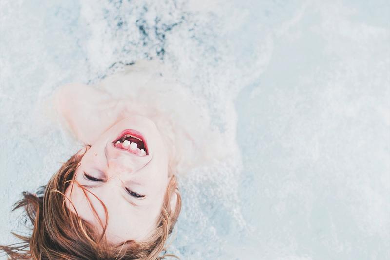 Kind im Whirlpool