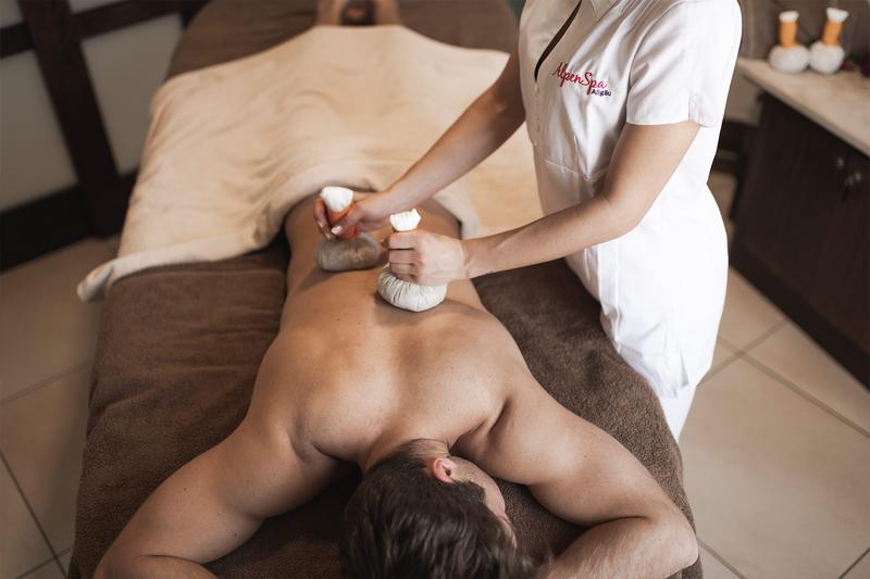 Massage und Anwendung im Alpenspa des Berwangerhofs
