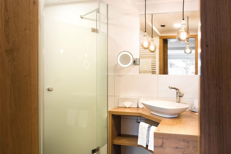 Badaufnahme eines Zimmers