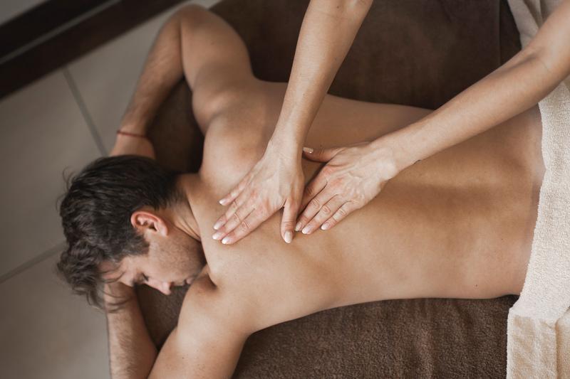 Massage und Anwendung im Alpenspa des Berwangerhofs