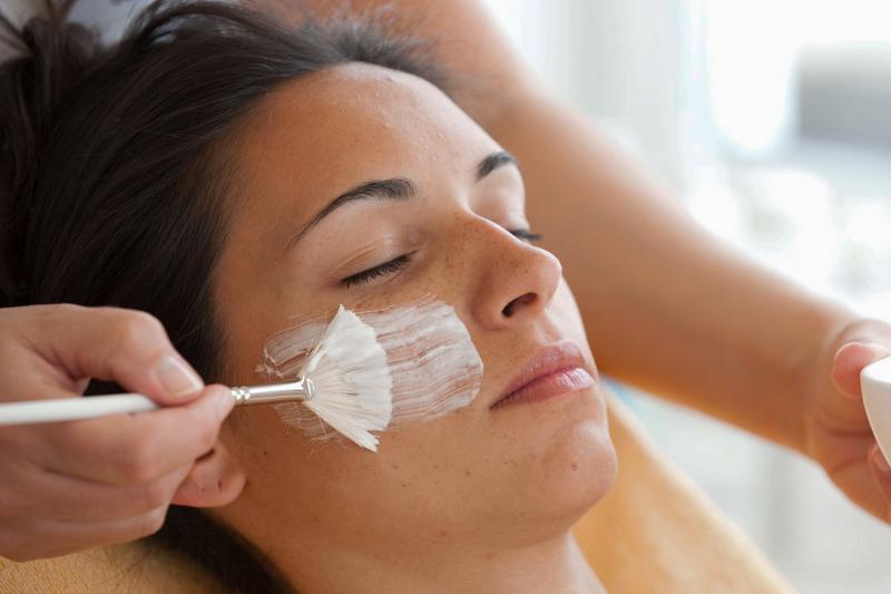 Gesichtsbehandlungen mit Pharmos Natur